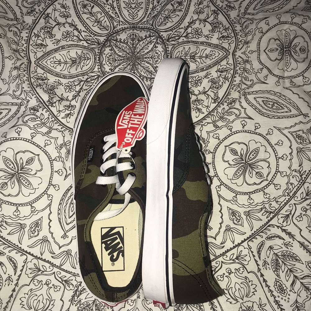 camouflage vans size 8.5 in women’s - 7 in men’s